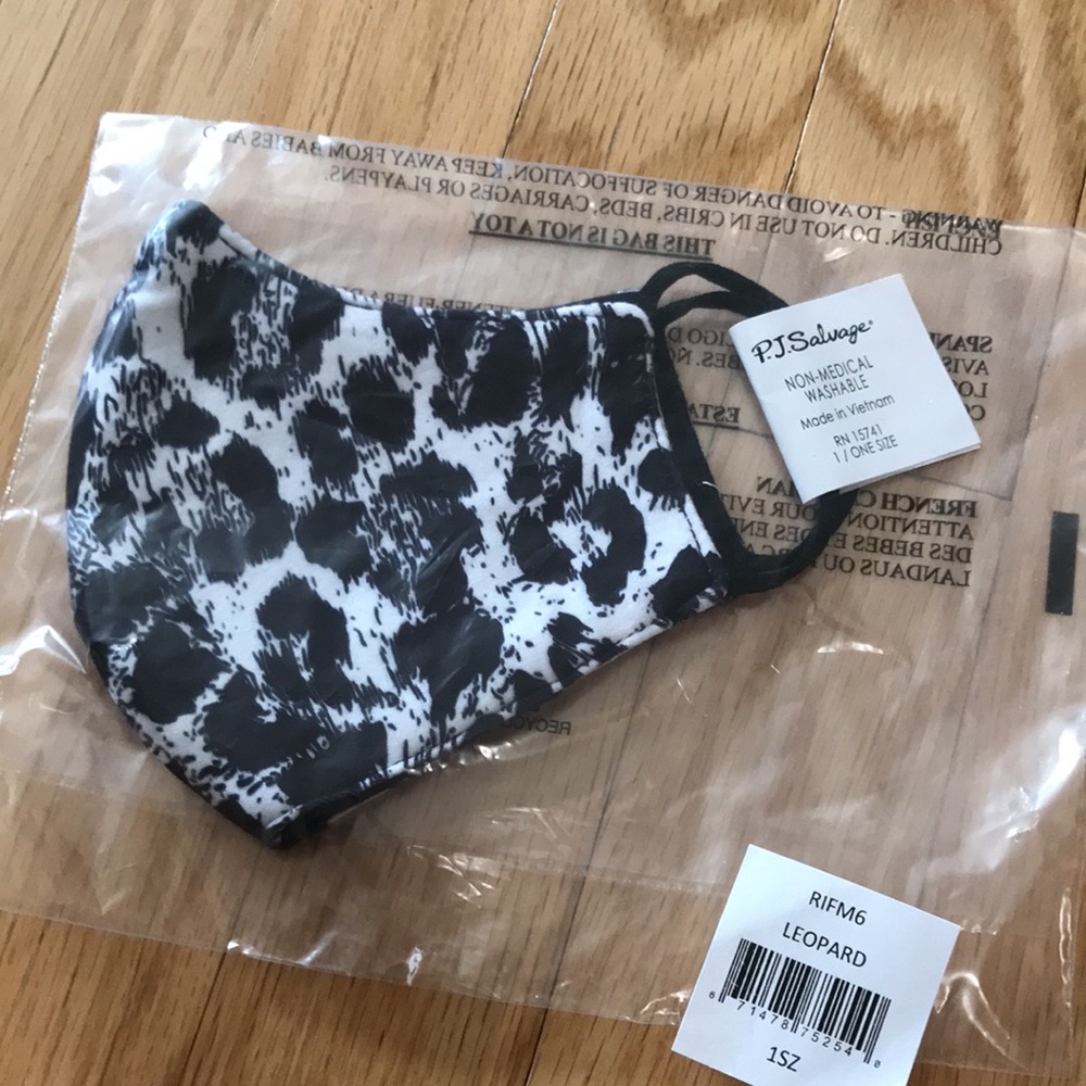 PJ Salvage Non medical masks has insert for filter